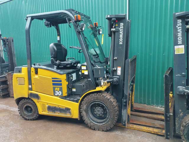 Hình ảnh xe nâng điện 3 tấn FE30-1 thức tế tại kho bãi