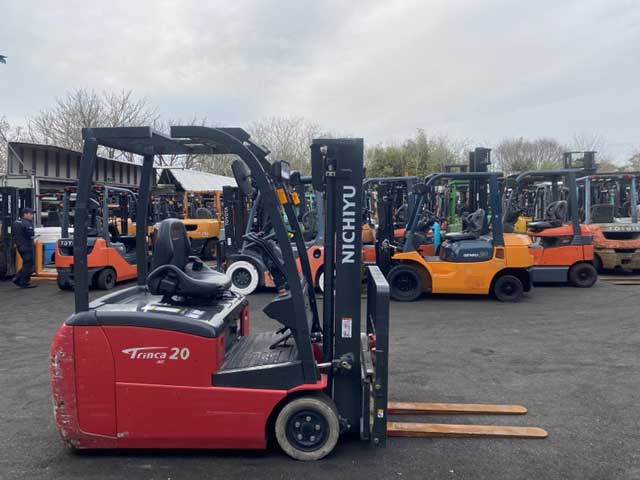 Hình ảnh xe nâng điện 2 tấn Nichiyu tại Nhật Bản