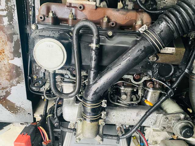 Hình ảnh thực tế động cơ xe nâng dầu 2 tấn Nissan tại kho bãi