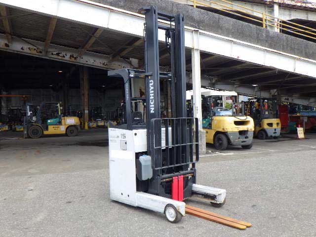 Xe nâng điện đứng lái 1.5 tấn Nichiyu tại Nhật Bản