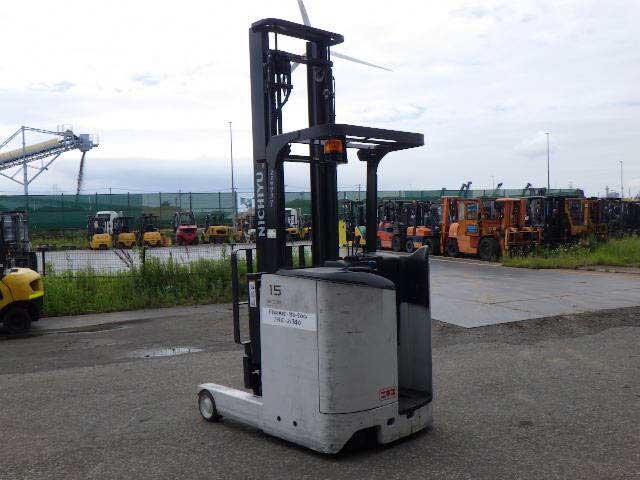 Xe nâng điện đứng lái 1.5 tấn Nichiyu tại Nhật Bản