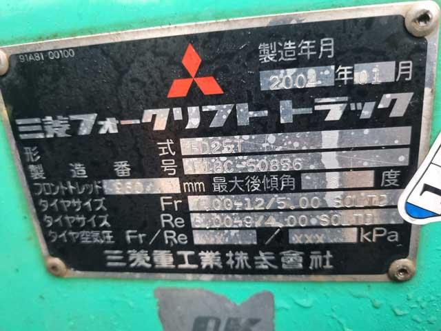 Hình ảnh thực tế tem xe nâng dầu Mitsubishi FD25T tại kho bãi: