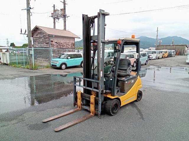 Hình ảnh xe nâng điện ngồi lái Komatsu FB20A-12 tại nhật bản