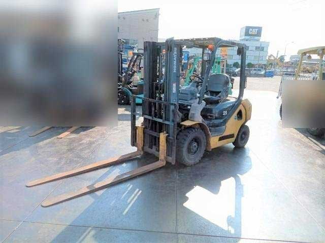 Hình ảnh xe nâng dầu Komatsu 2.5 tấn tại Nhật