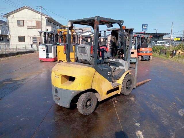 Hình ảnh xe nâng dầu Komatsu 2.5 tấn tại Nhật