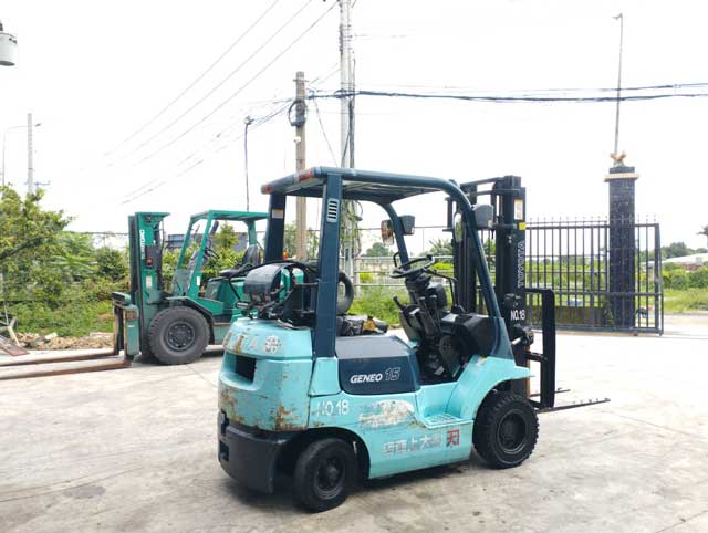 Hình ảnh thực tế xe nâng xăng gas cũ Toyota 7FGL15 tại kho