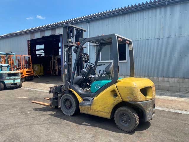 Hình ảnh thực tế xe nâng dầu Komatsu FD25C-15 tại Nhật