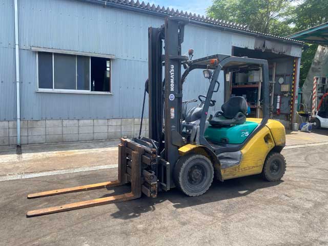 Hình ảnh thực tế xe nâng dầu Komatsu FD25C-15 tại Nhật