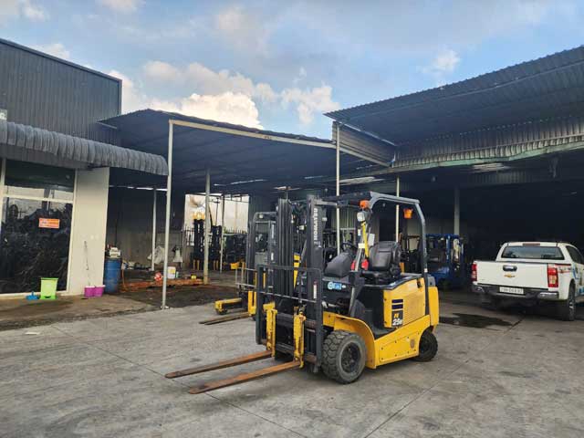 Hình ảnh thực tế xe nâng điện 2.5 tấn Komatsu FE25H-1 tại kho
