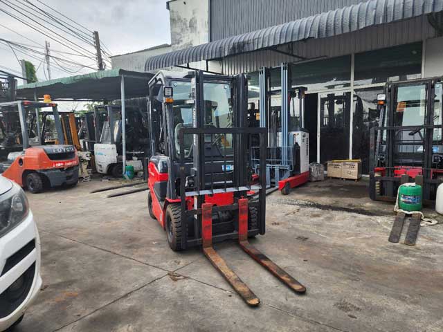 Hình ảnh thực tế xe nâng điện 1.5 tấn Nichiyu tại kho